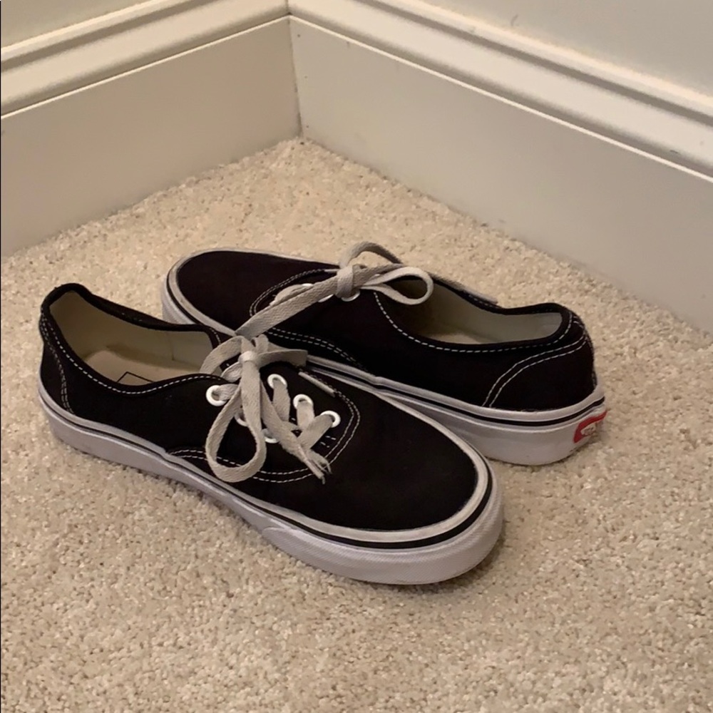 Men’s black low top Vans